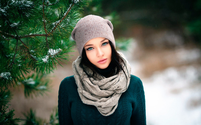 Woman hat scarf tree winter free wallpaper for desktop - medium preview image