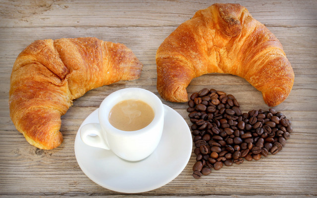 Coffee croissant table food beans free wallpaper for desktop - medium preview image