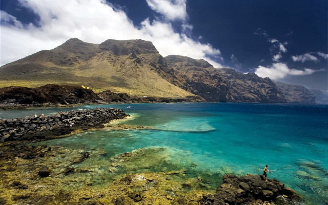 Rocky shore mountain water sky free wallpaper for desktop - medium preview image