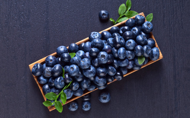 Blueberry wooden box green leaves free wallpaper for desktop - medium preview image