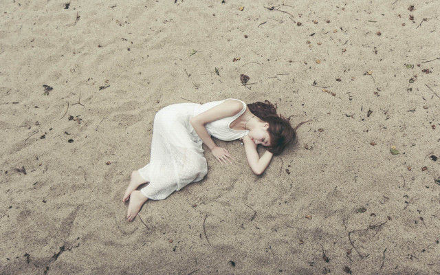 Woman sand laying blood beach free wallpaper for desktop - medium preview image