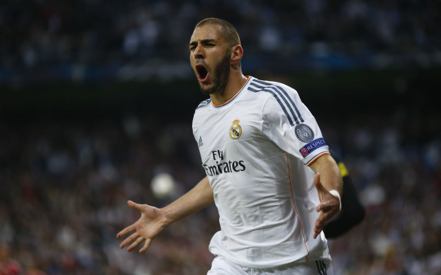 Surprised man soccer stadium basketball free wallpaper for desktop - medium preview image