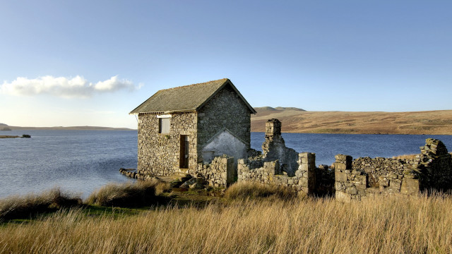 Small house lake mountain field free wallpaper for desktop - medium preview image