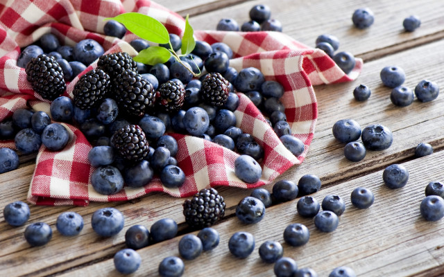 Berries wooden table cloth leaf free wallpaper for desktop - medium preview image