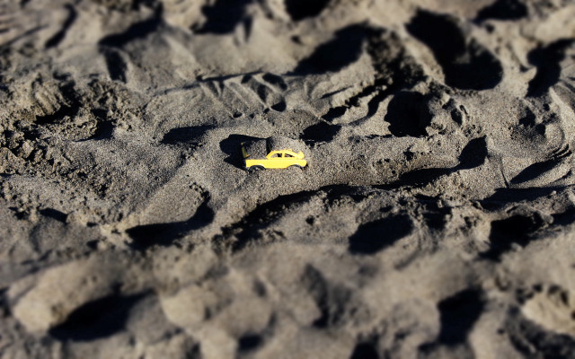 Yellow object sand dunes beach free wallpaper for desktop - medium preview image