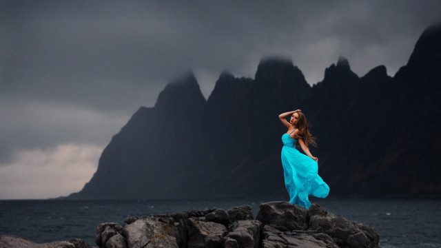 Woman blue dress rocks ocean free wallpaper for desktop - medium preview image