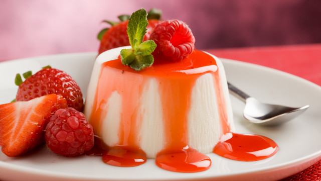 Dessert fruit plate spoon fork free wallpaper for desktop - medium preview image