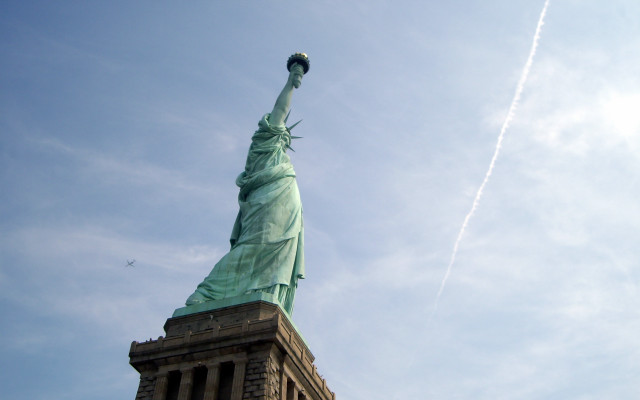 Statue liberity jet trail plane free wallpaper for desktop - medium preview image