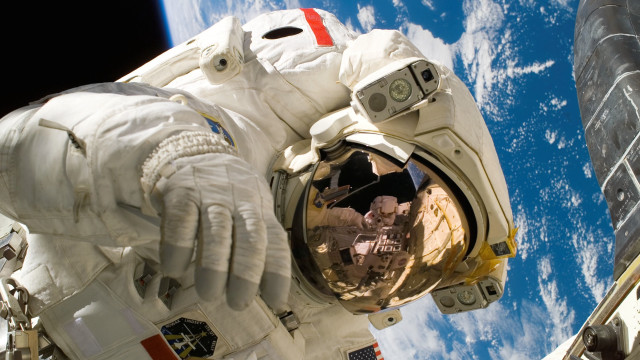 Spacesuit pilot earth space station free wallpaper for desktop - medium preview image
