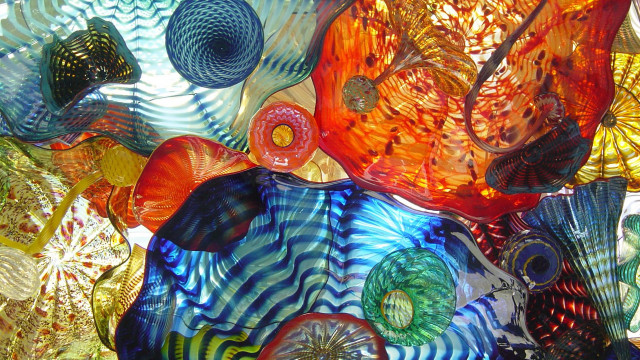 Glass sculpture colorful circular design free wallpaper for desktop - medium preview image