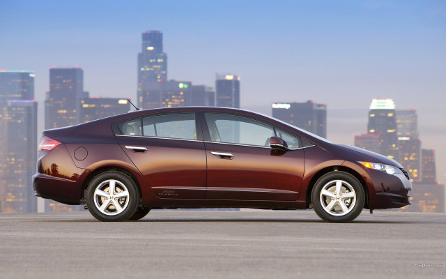 Maroon car cityscape night tokyo free wallpaper for desktop - medium preview image