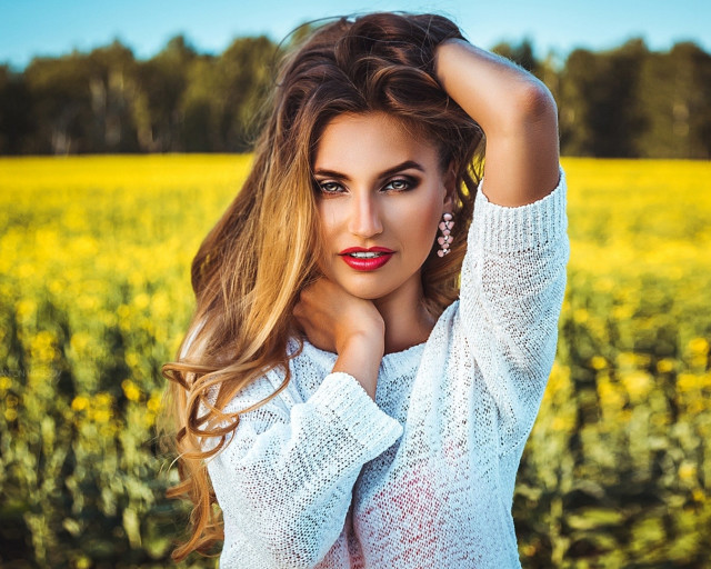 Woman long hair red lipstick #11 free wallpaper for desktop - medium preview image