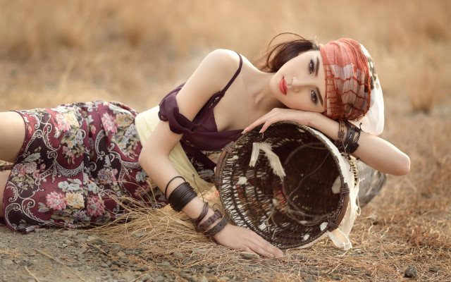 Woman dress headscarf beach fan free wallpaper for desktop - medium preview image