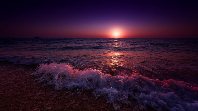 Sunset ocean waves bright sun free wallpaper for desktop - medium preview image