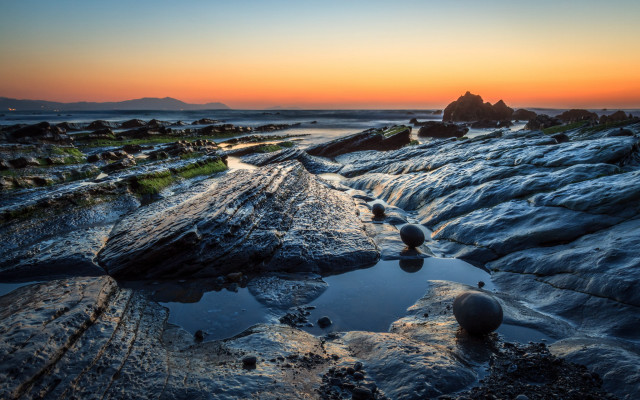 Sunset rocky beach water mountain free wallpaper for desktop - medium preview image