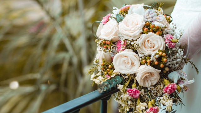 Bridal bouquet flowers railings romantic free wallpaper for desktop - medium preview image