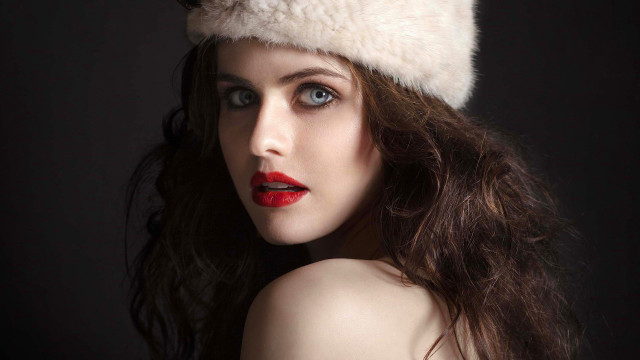 Elizabeth collins rococo fur hat free wallpaper for desktop - medium preview image