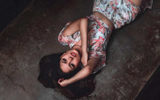 Woman laying kimono floral night free wallpaper for desktop - medium preview image