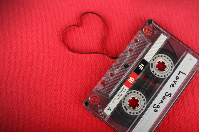 Cassette heart red surface string free wallpaper for desktop - medium preview image