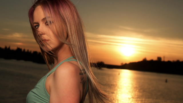 Pink hair woman sunset beach free wallpaper for desktop - medium preview image