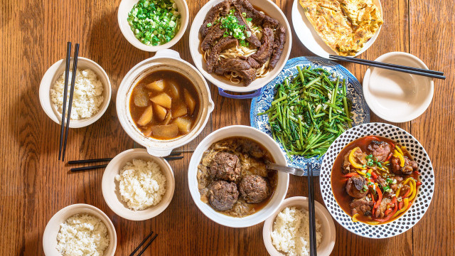 Table food chopsticks rice vegetables free wallpaper for desktop - medium preview image