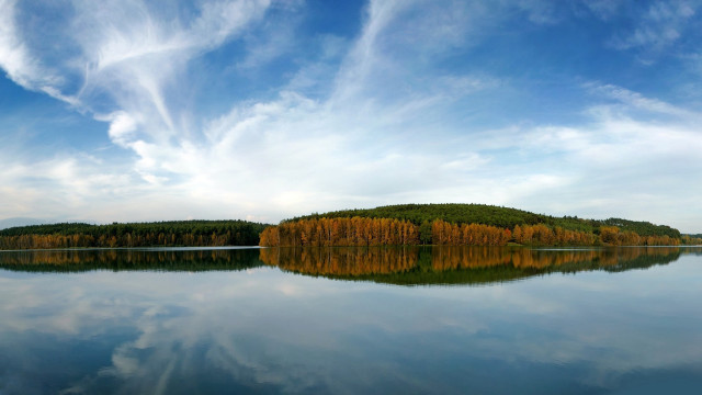 Lake island trees sky urban free wallpaper for desktop - medium preview image