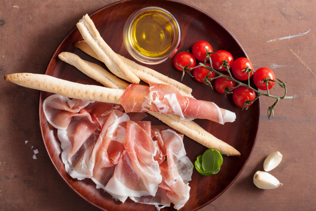 Plate meats vegetables oliveoil strawberry free wallpaper for desktop - medium preview image