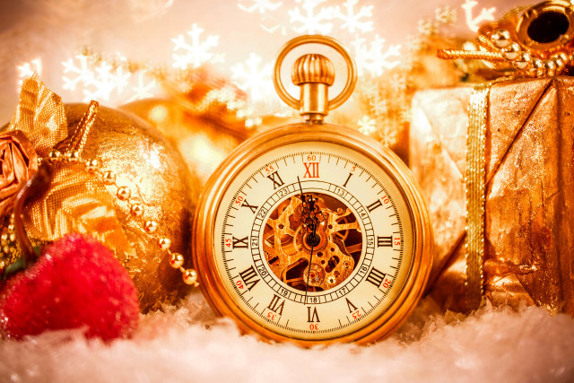 Gold pocket watch christmas presents free wallpaper for desktop - medium preview image