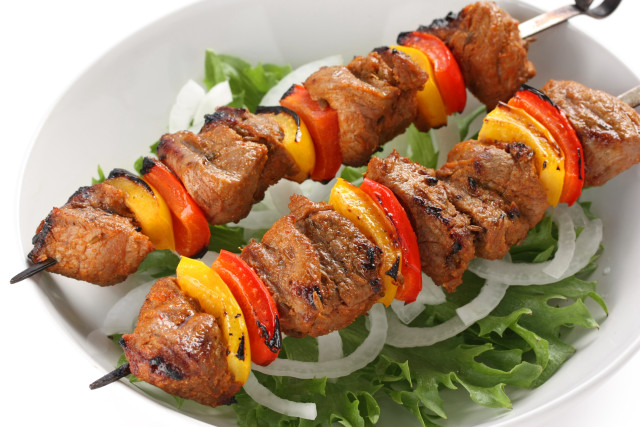 Skewered meat vegetables onions peppers free wallpaper for desktop - medium preview image