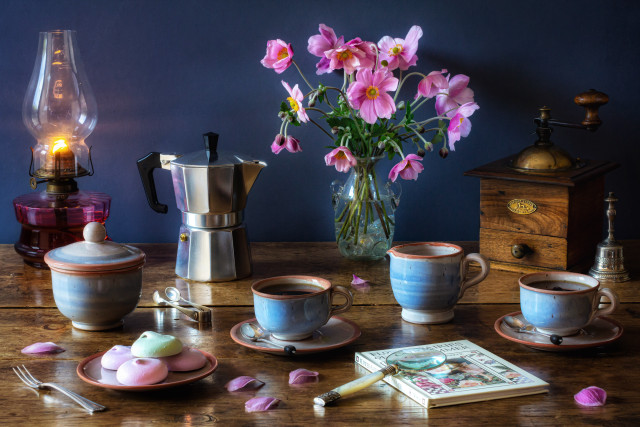 Table vase flowers tea cup free wallpaper for desktop - medium preview image