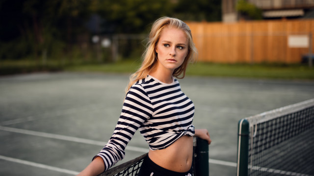 Woman tennis court blonde portrait free wallpaper for desktop - medium preview image