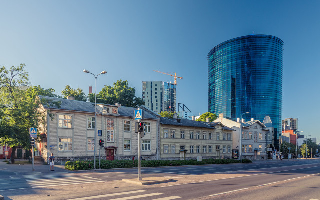 Large building blue glass tower free wallpaper for desktop - medium preview image