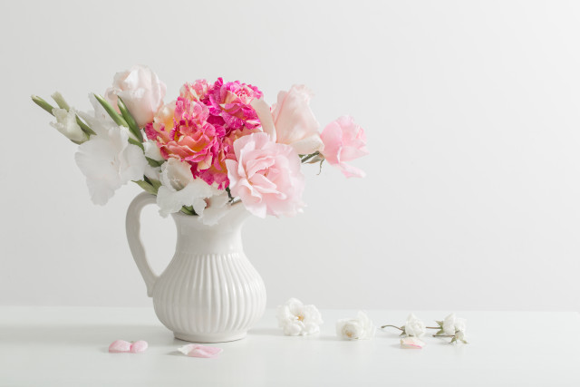 White vase pink white flowers free wallpaper for desktop - medium preview image