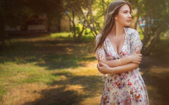 Woman field crossed arms portrait free wallpaper for desktop - medium preview image
