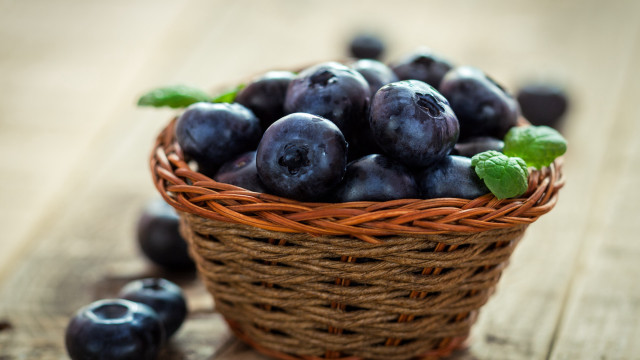 Blueberries basket wooden table leaves free wallpaper for desktop - medium preview image
