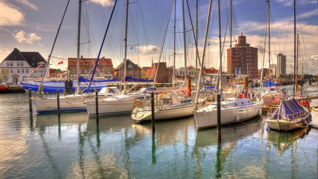 Harbor boats cityscape tokyo sunset free wallpaper for desktop - medium preview image