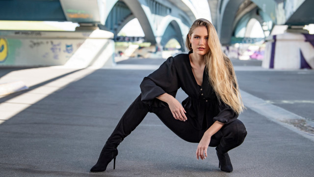 Woman kneeling black outfit highheels #2 free wallpaper for desktop - medium preview image