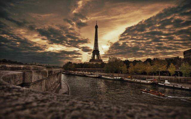 Eiffel boat river paris cloudy free wallpaper for desktop - medium preview image
