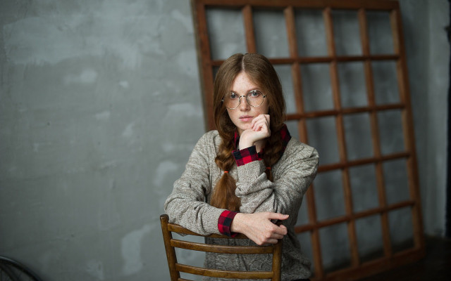 Anka zhuravleva portrait serious brown free wallpaper for desktop - medium preview image