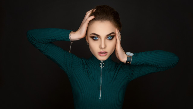 Woman blue eyes green sweater free wallpaper for desktop - medium preview image