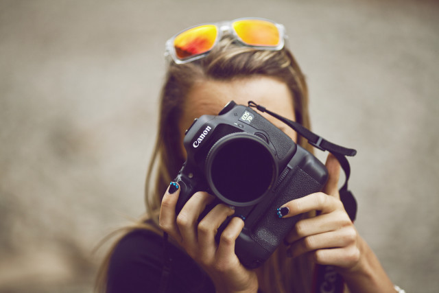 Woman camera sunglasses portrait blurry free wallpaper for desktop - medium preview image