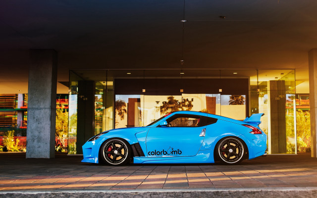 Blue sports car building window free wallpaper for desktop - medium preview image