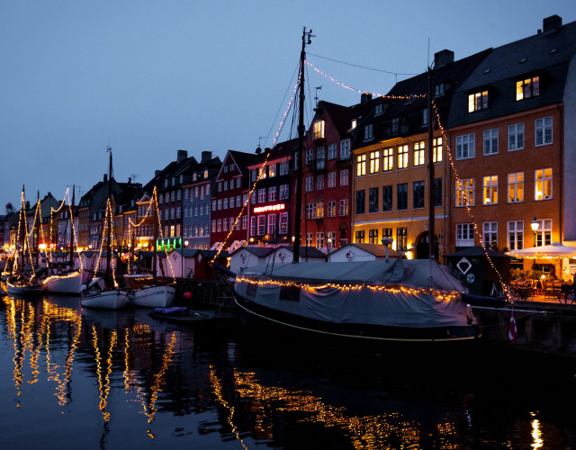 Harbor boats night city lights free wallpaper for desktop - medium preview image
