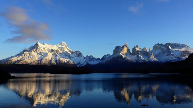 Mountain range reflection lake clouds free wallpaper for desktop - medium preview image