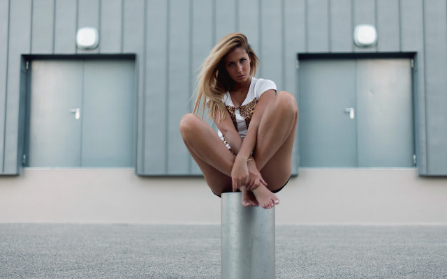 Woman sitting pole blonde building free wallpaper for desktop - medium preview image