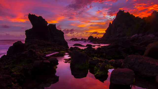 Sunset rocky beach purple clouds free wallpaper for desktop - medium preview image