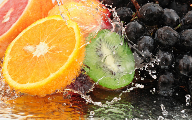Orange slice water splash bubble free wallpaper for desktop - medium preview image
