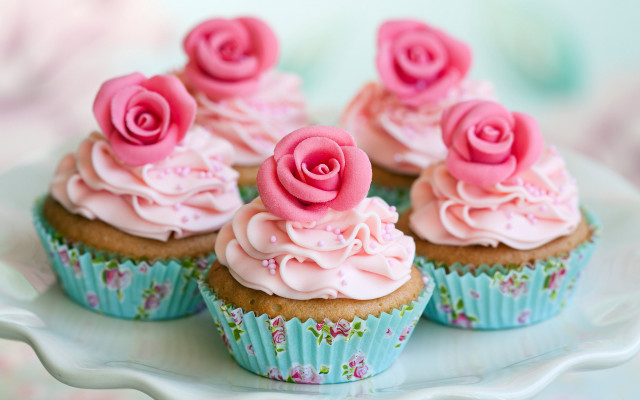 Cupcakes pink frosting roses tablecloth free wallpaper for desktop - medium preview image