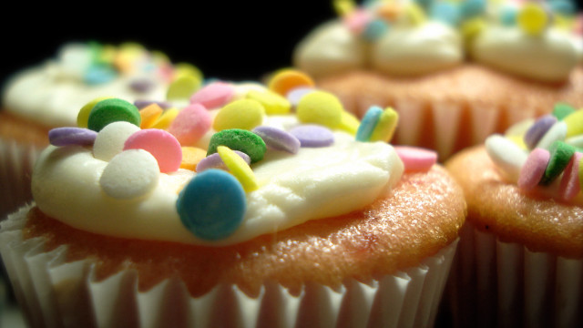 Cupcake white frosting sprinkles closeup free wallpaper for desktop - medium preview image