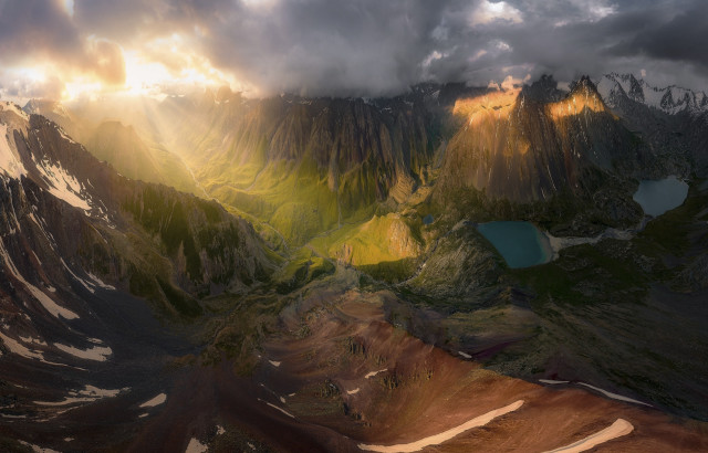 Mountain lake cloudy sunset volumetric free wallpaper for desktop - medium preview image